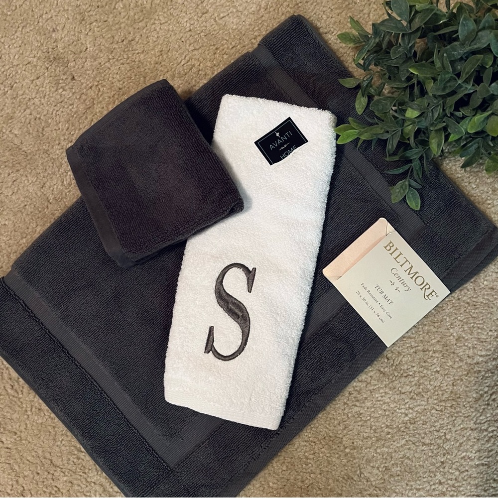 Fancy “S” bath mat and hand towel set